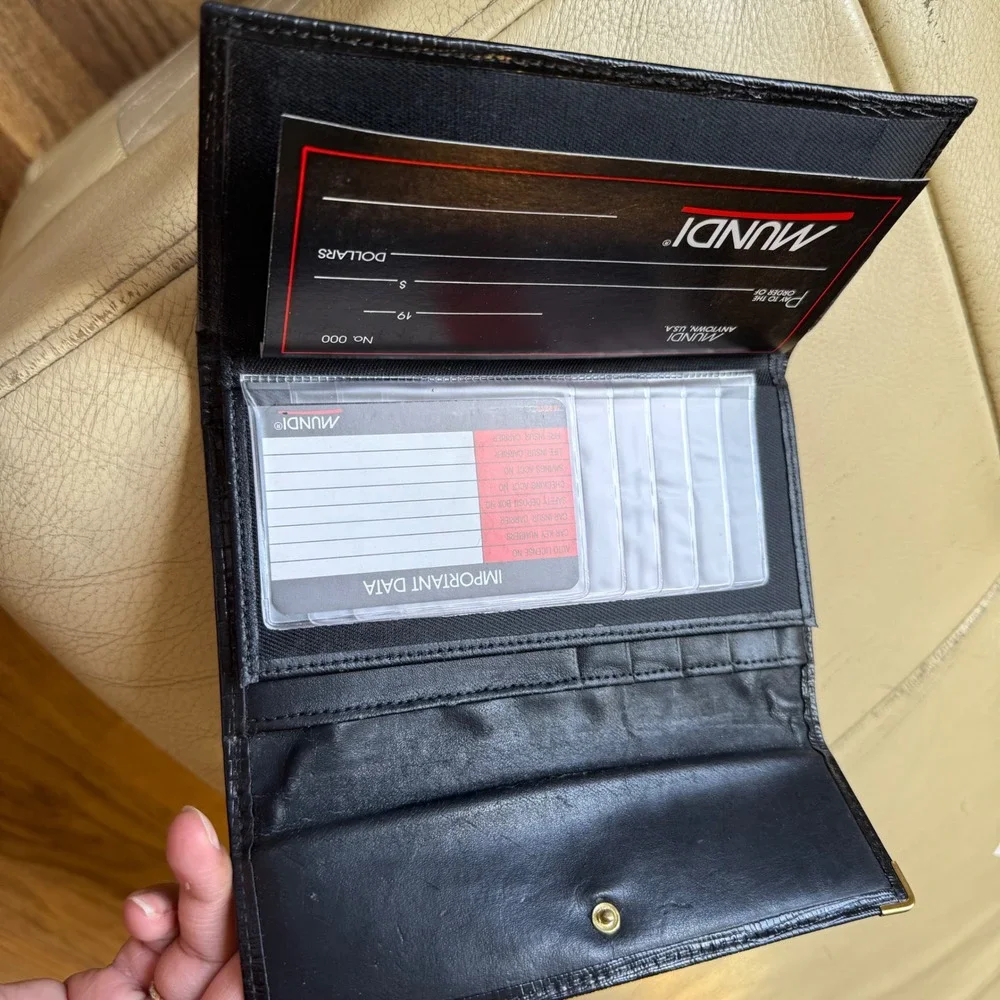 Mundi  VTG Black Lizard Embossed Leather Checkbook Wallet Kiss Lock Coin Purse